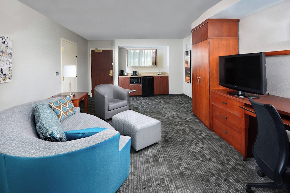 Courtyard by Marriott Danville - photo 18