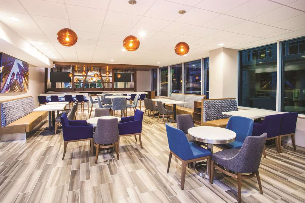 La Quinta Inn & Suites by Wyndham Chicago Downtown - photo 67
