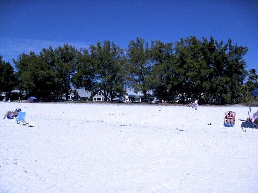 The Anna Maria Island Beach Paradise 5 - photo 21