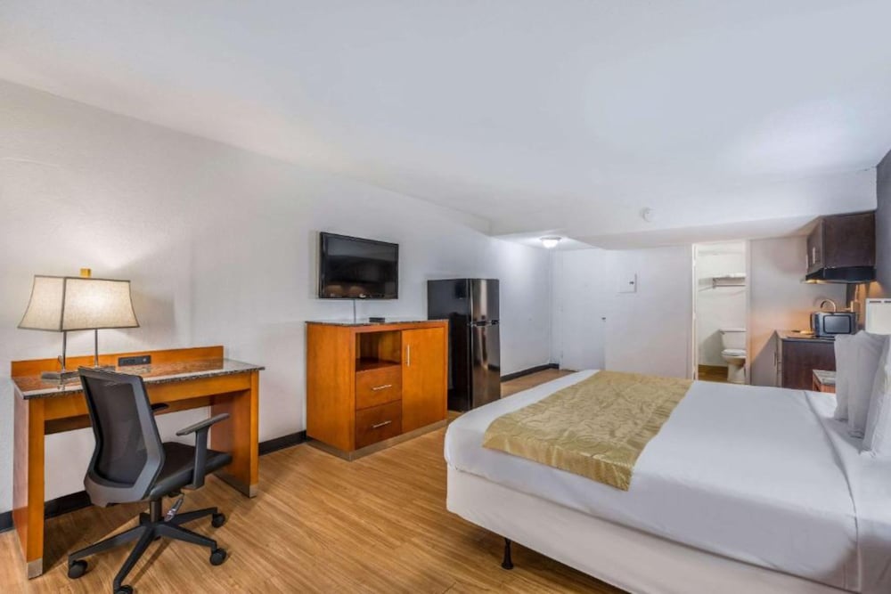 OYO Hotel Orlando Airport - photo 22