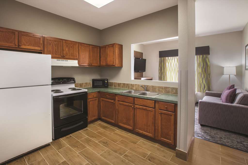 La Quinta Inn & Suites by Wyndham NW Tucson Marana - photo 46