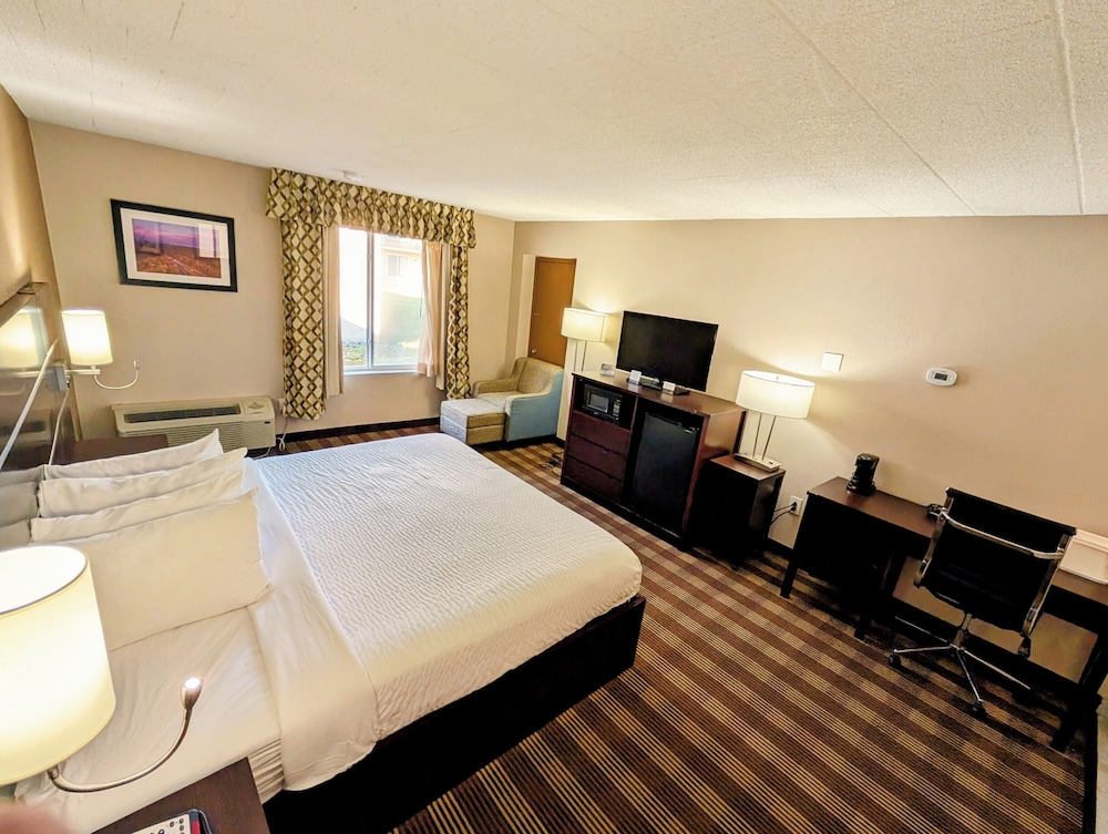Pocono Inn & Banquet - photo 8