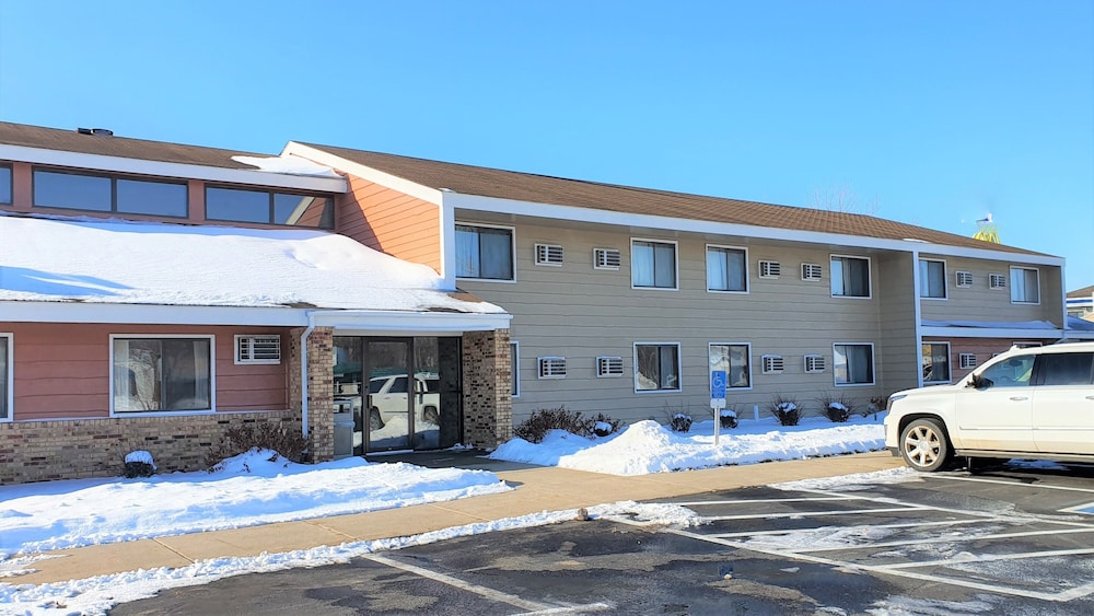 AmeriVu Inn & Suites Avon - photo 12