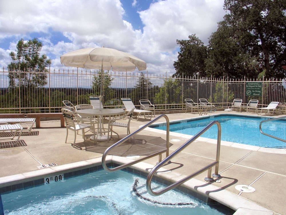 Hilton Garden Inn Redding - photo 40