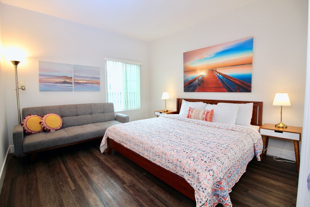 La Westwood Deluxe Suites - featured photo