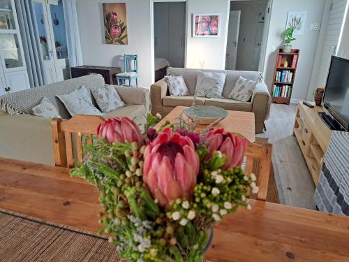 Garden Cottage in Constantia Meadowridge