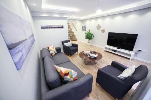 Modern Super Chic Duplex with a Terrace at the heart of city — 4-Star Luxury Hotel in Istanbul, Turkey