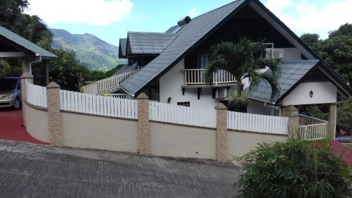 Shay Lyah Self Catering — 4-Star Luxury Hotel in Victoria, Seychelles