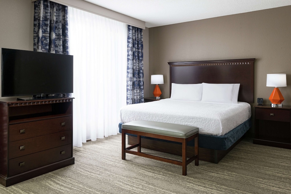 Hampton Inn & Suites National Harbor Alexandria Area - photo 11