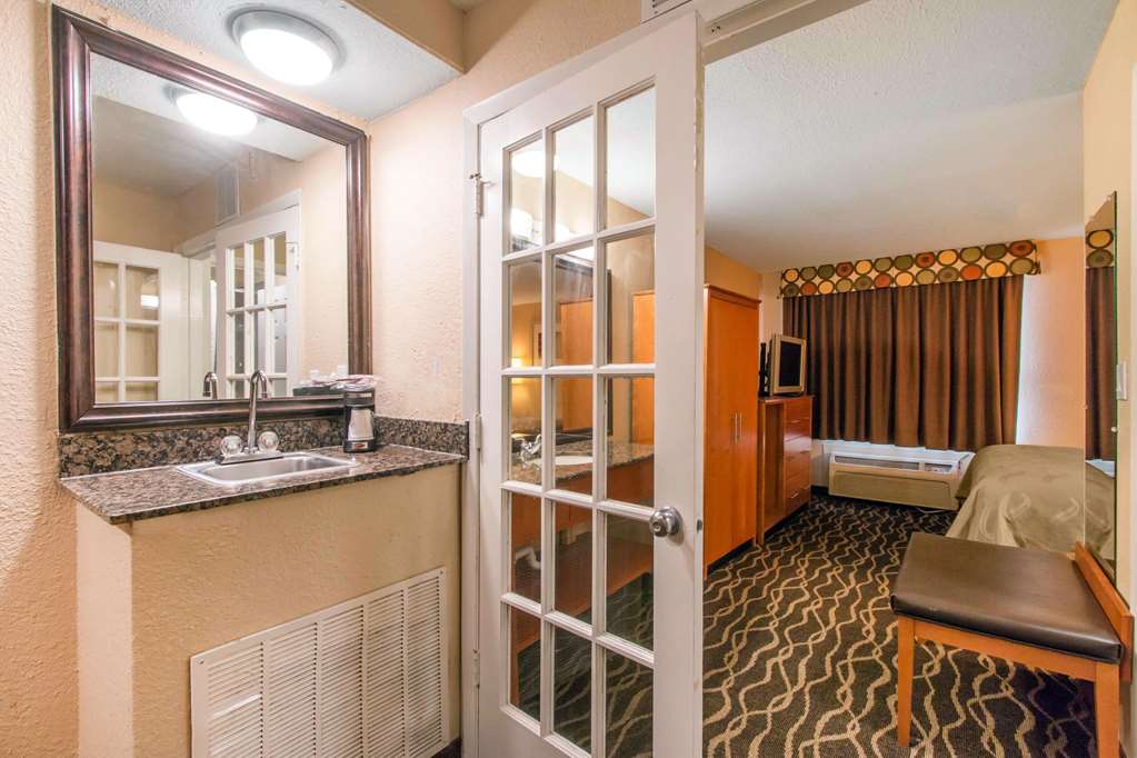 Quality Inn & Suites I 35 near Frost Bank Center - photo 14