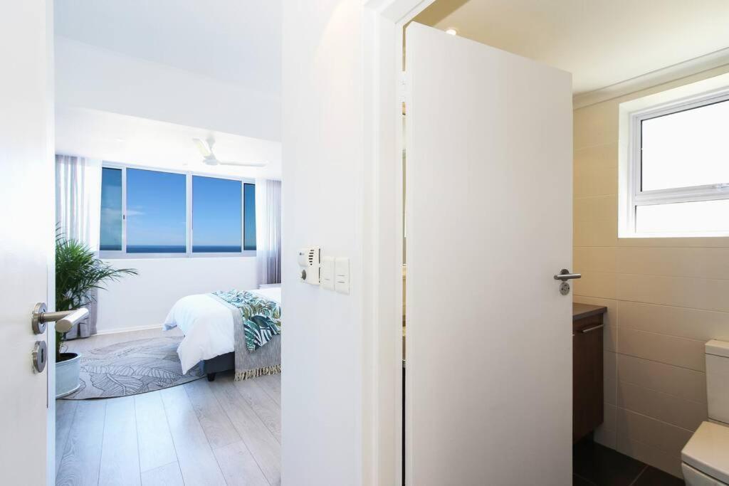 Number 5104 Contemporary Clifton Apartment