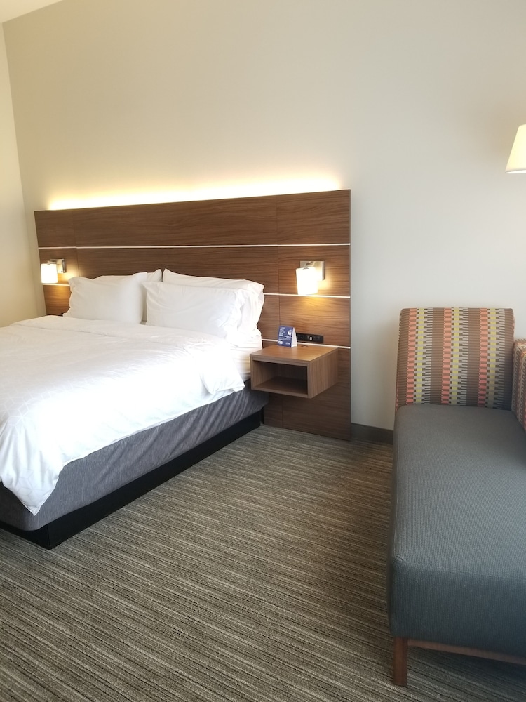 Holiday Inn Express & Suites Elko by IHG - photo 7