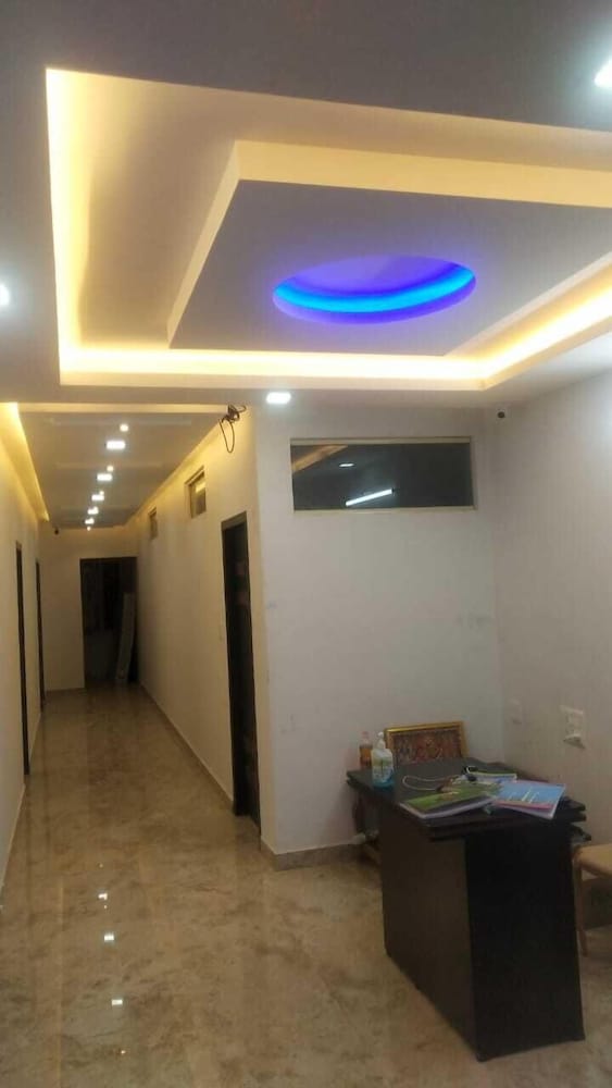 Iroomz D Silver Suites - carbon neutral hotel in Mysore