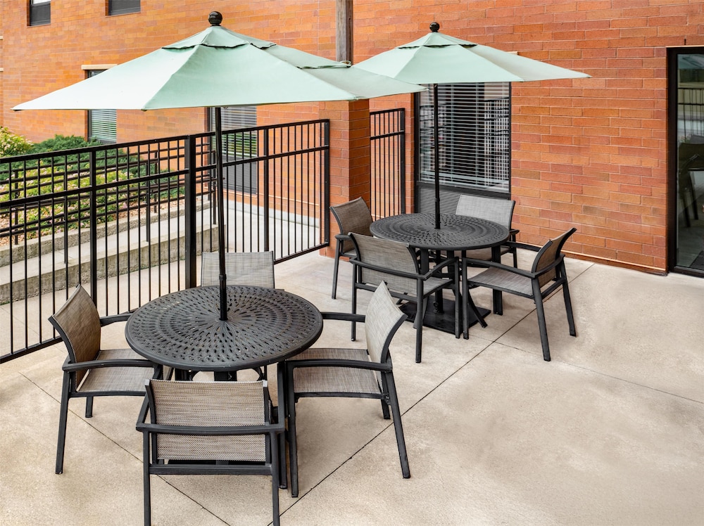Hampton Inn & Suites La Crosse Downtown - photo 50