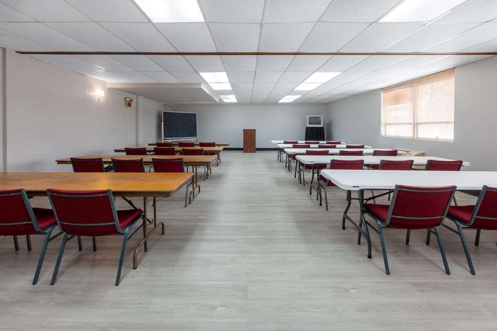 Travelodge by Wyndham Cleveland Airport - photo 30