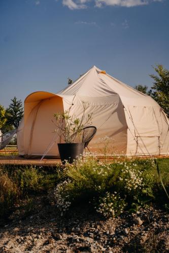 Glamping Wake Surf Náklo in Olomouc, Czech Republic