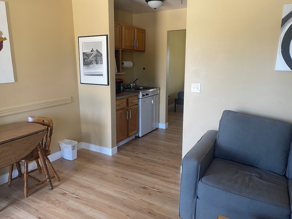 The Kingsley Suites - photo 11