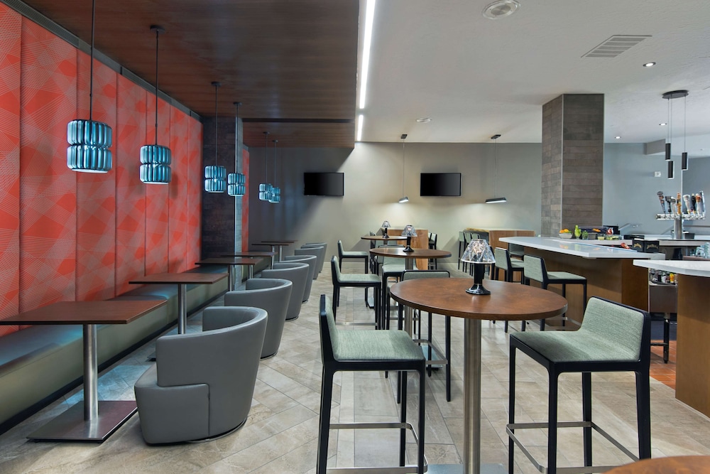 Embassy Suites by Hilton Los Angeles Downey - photo 76