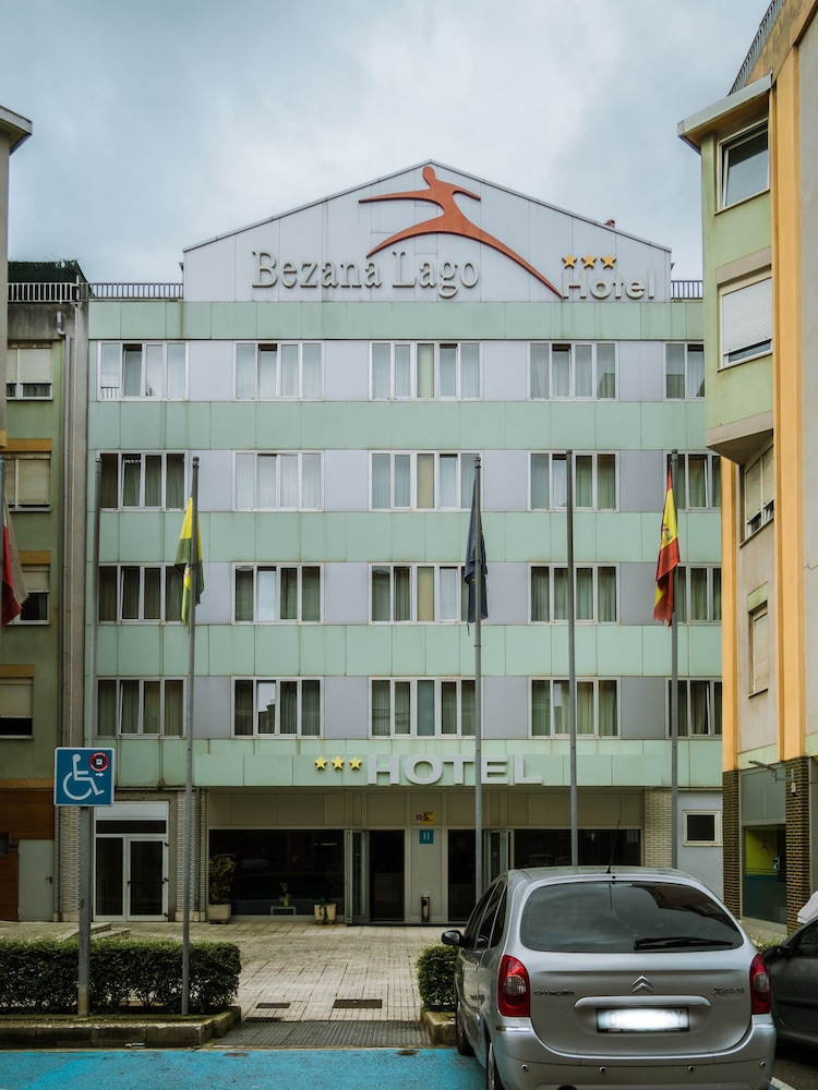 Hotel Bezana Lago — hotel in Santa Cruz De Bezana