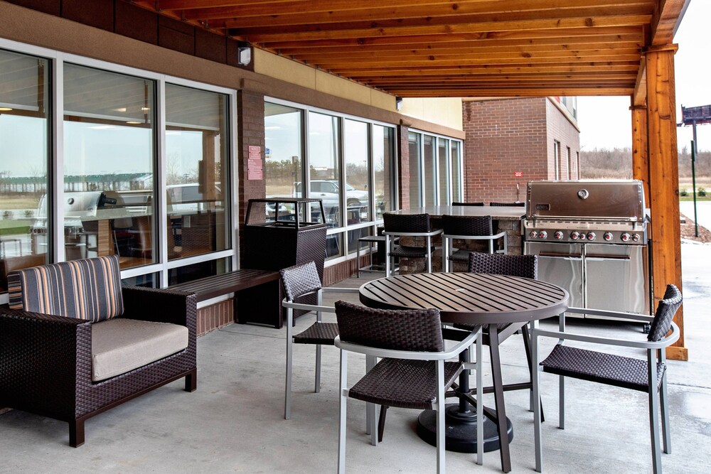 TownePlace Suites by Marriott Louisville Airport - photo 25