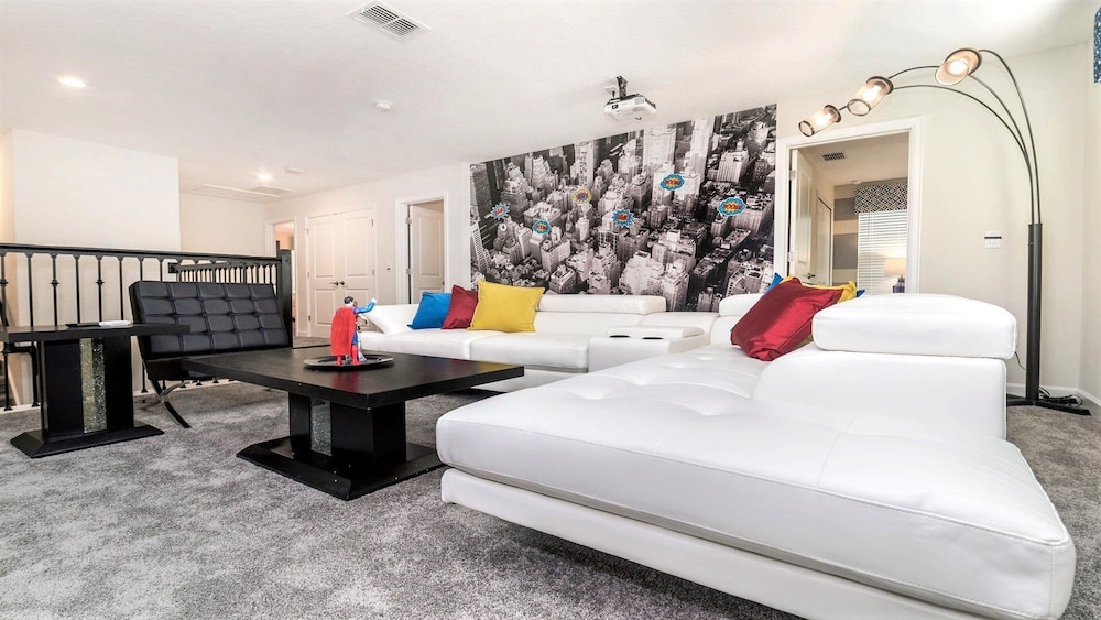 Elegant Retreat With Private Pool & Spa - photo 15