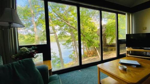Treetop Village 2Bed3BathPoolsDocks6 8PP — hotel in Four Seasons