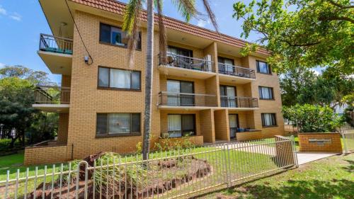 Close To Surf Beach Surf Club Hotel And Shops Boyd St Woorim — Woorim