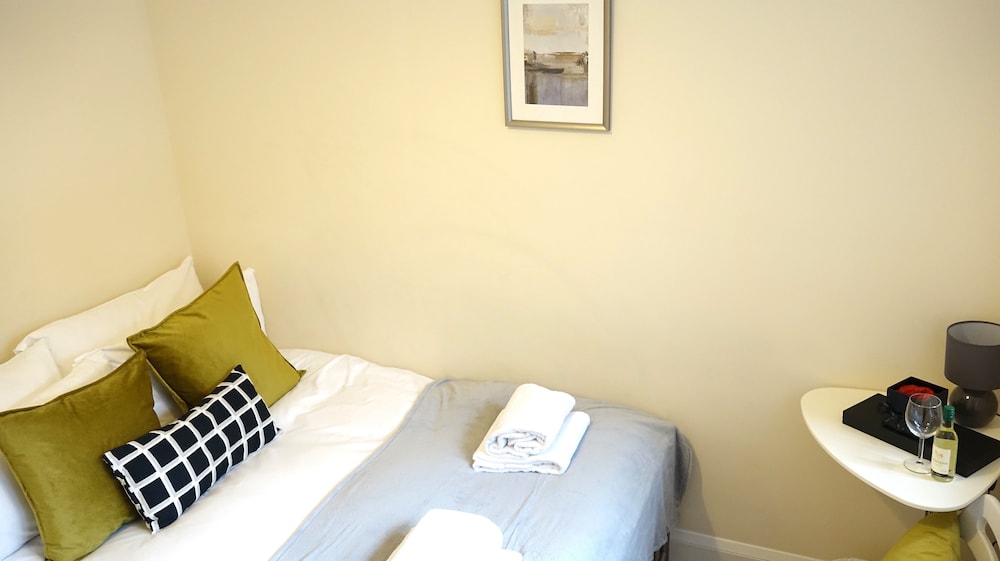 Heathrow Ensuites Rooms — hotel in Staines