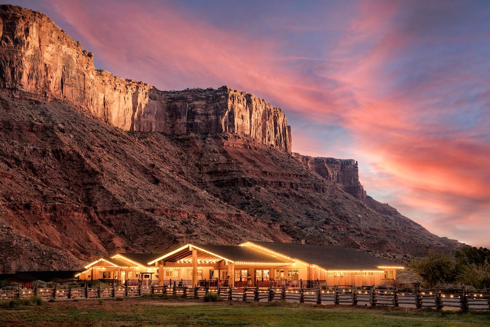 Red Cliffs Lodge