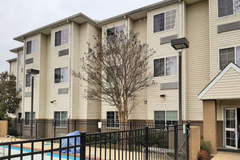Starkville Inn & Suites - photo 45