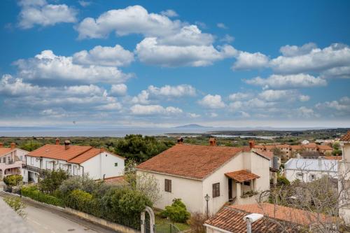 Alisa Apartment — 4-Star Luxury Hotel in Liznjan, Croatia