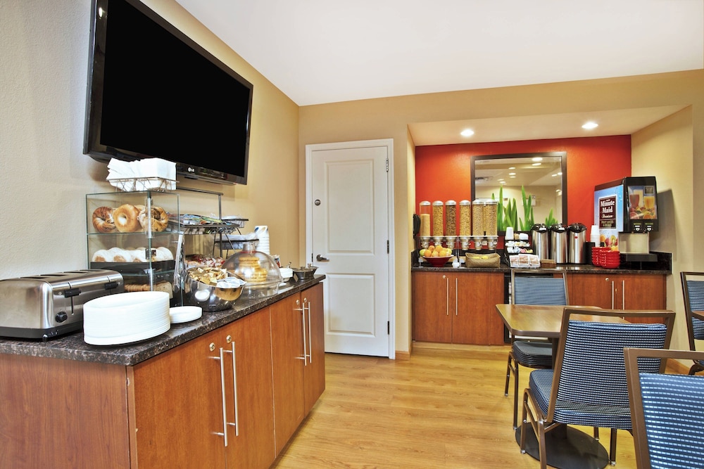 TownePlace Suites by Marriott Republic Airport Long Island - photo 24