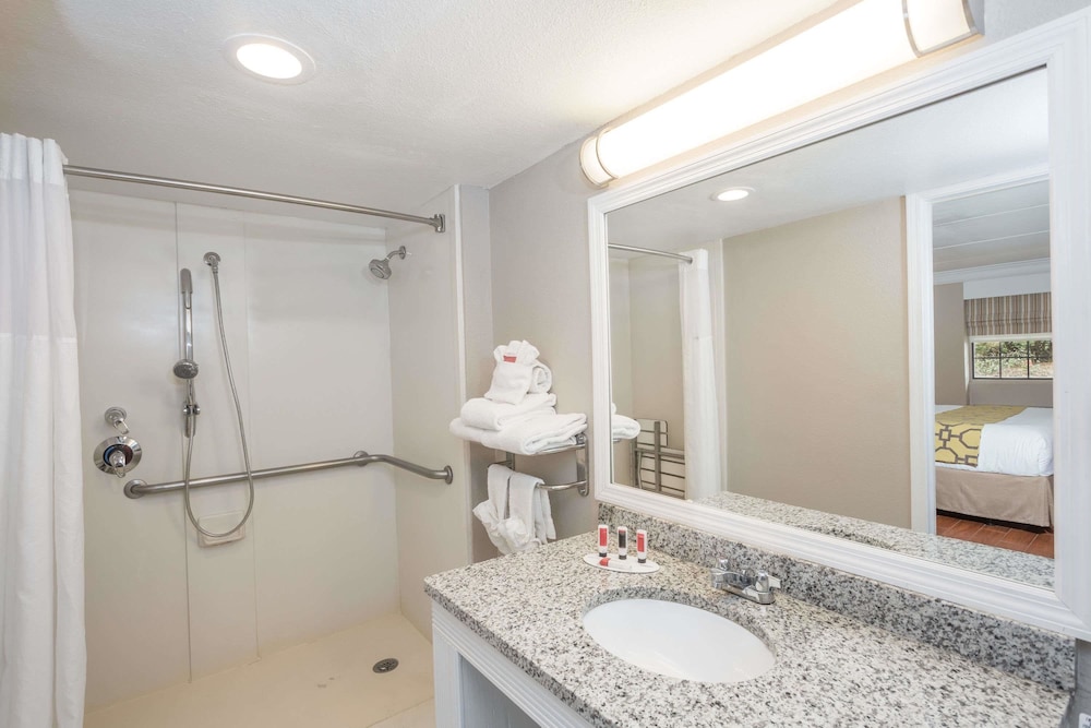 Casa Bella Inn & Suites - photo 27