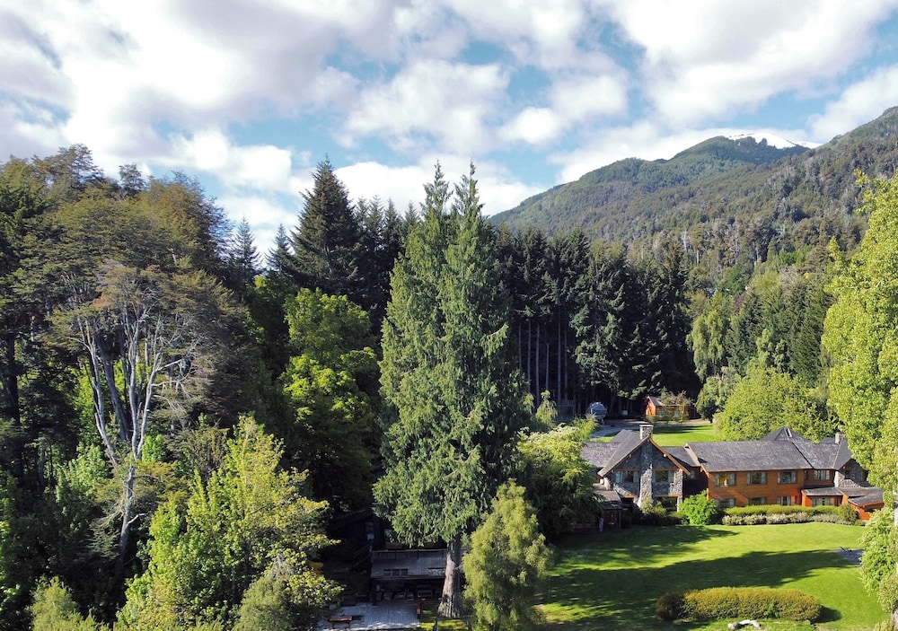 La Escondida Casa De Huespedes & Spa — 4-Star Luxury Hotel in Villa La Angostura, Argentina