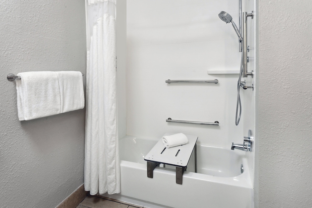 Holiday Inn Express Cleveland Airport Brookpark by IHG - photo 11