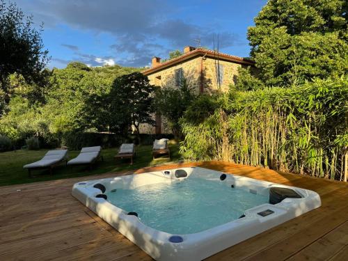 A Casa là l'Aiola Villa with Jacuzzi and AC — 4-Star Luxury Hotel in Paciano, Italy