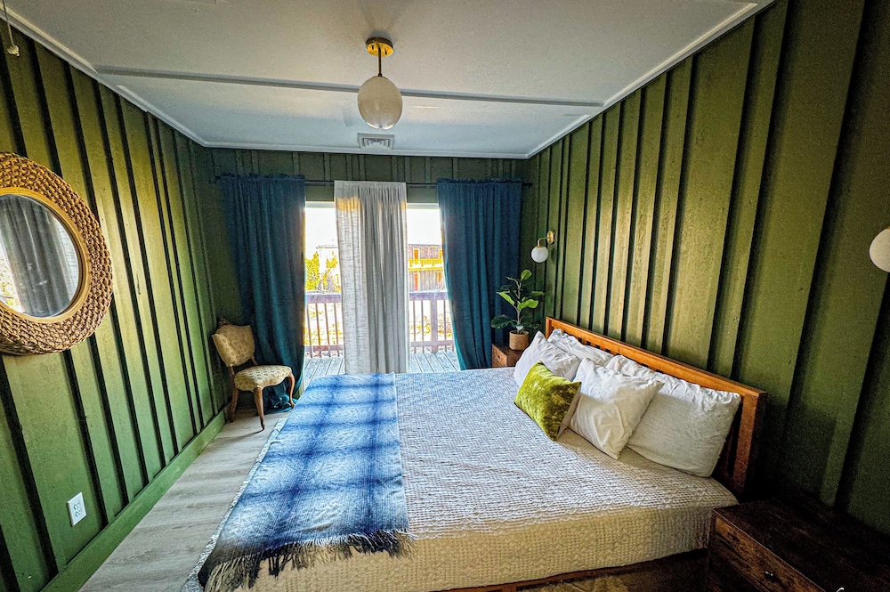 The Springs Motel - photo 24