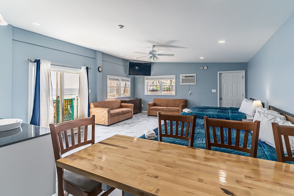 Boardwalk Sand & Surf Inn Oceanfront - photo 23