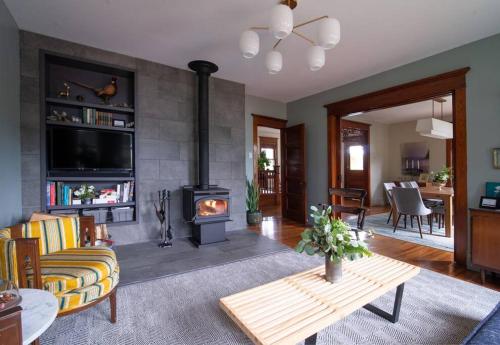 Dancing Doe Estate Delaware Valley Escape With Wood Stove And Hot Tub — Jeffersonville