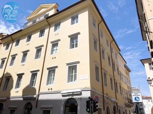 Cavana 10 Tirabora Short Rent con parcheggio privato — 4-Star Luxury Hotel in Trieste, Italy