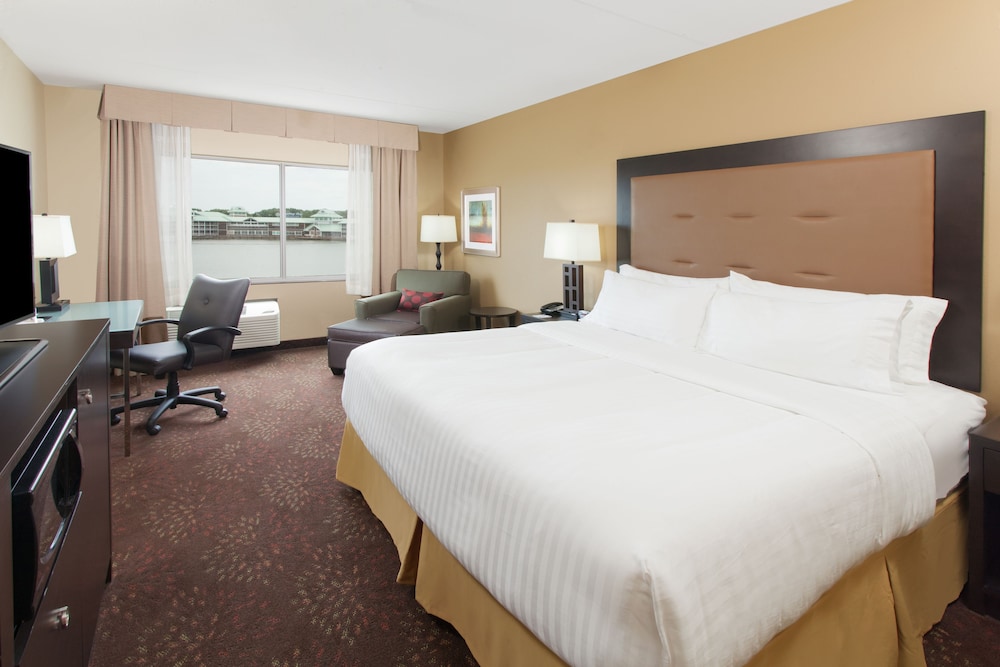 Holiday Inn Express & Suites Sandusky by IHG - photo 12