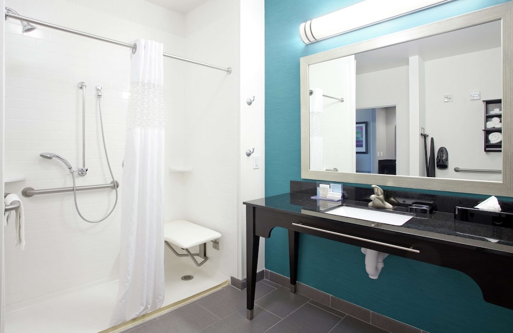 Hampton Inn Kearney - photo 32