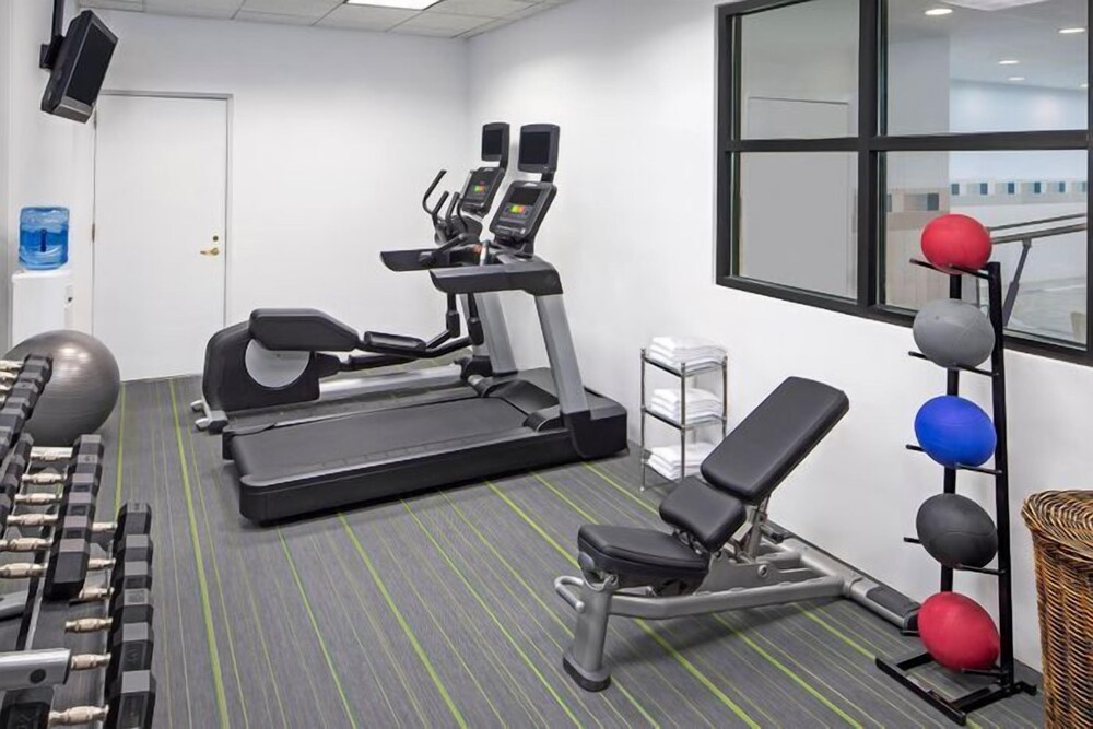 Courtyard by Marriott Stamford Downtown - photo 9