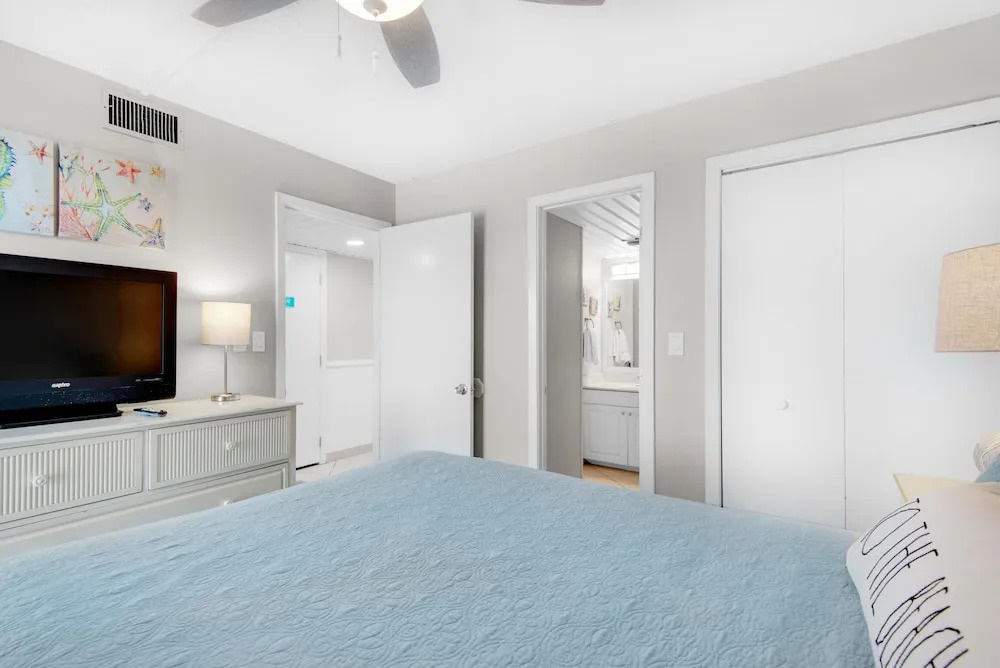 Edgewater Tower 2 408 - photo 3