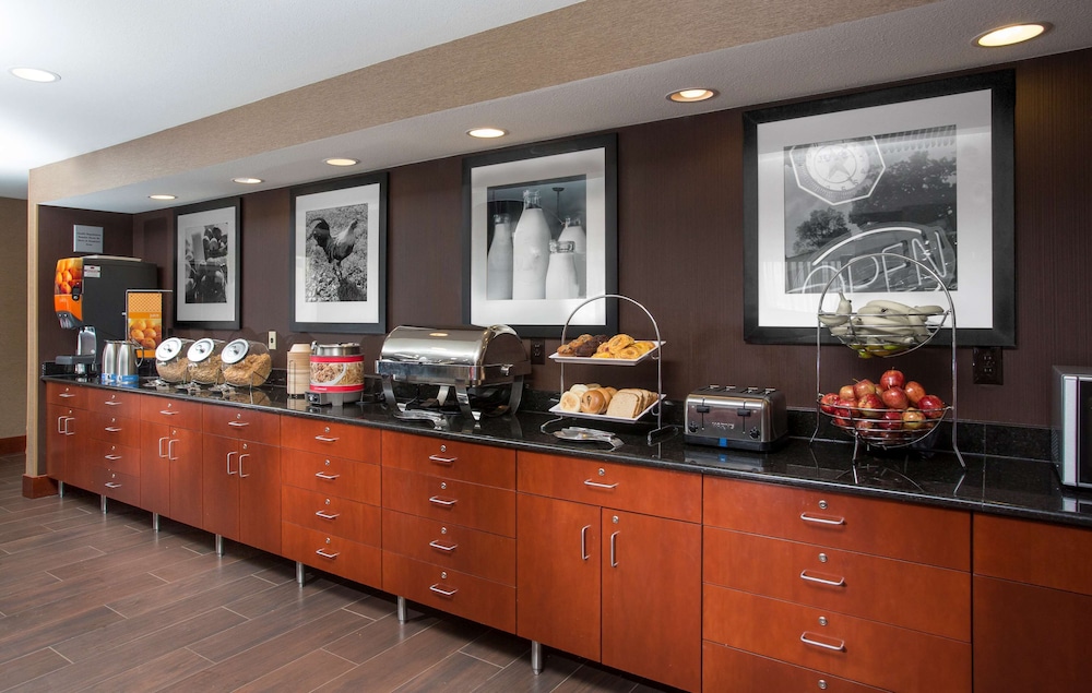 Hampton Inn St. Joseph - photo 26