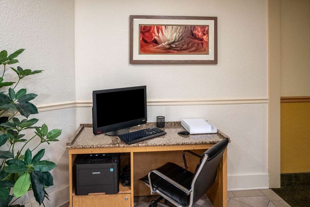 La Quinta Inn & Suites by Wyndham Nashville Airport Opryland - photo 75
