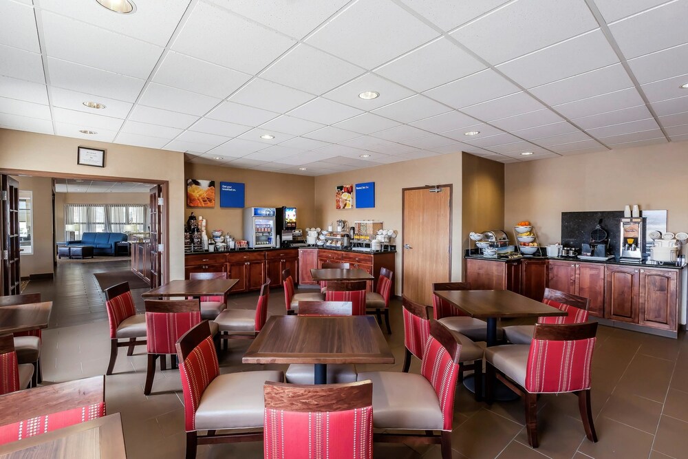 Comfort Inn & Suites Near University of Wyoming - photo 37