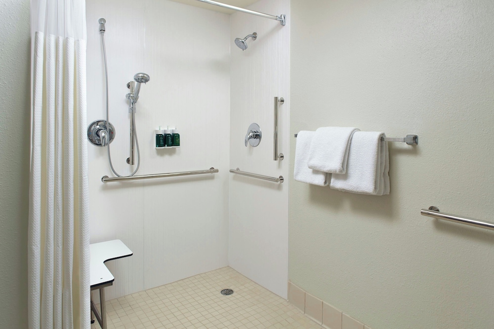 Courtyard by Marriott Greensboro - photo 11