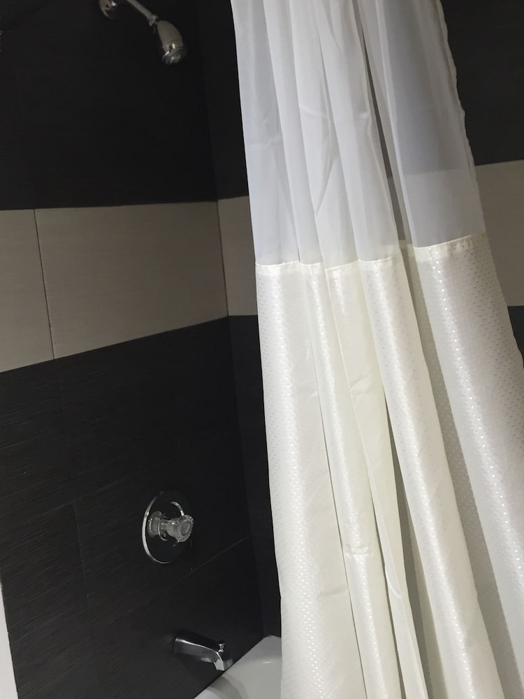 California Inn and Suites Bakersfield - photo 40