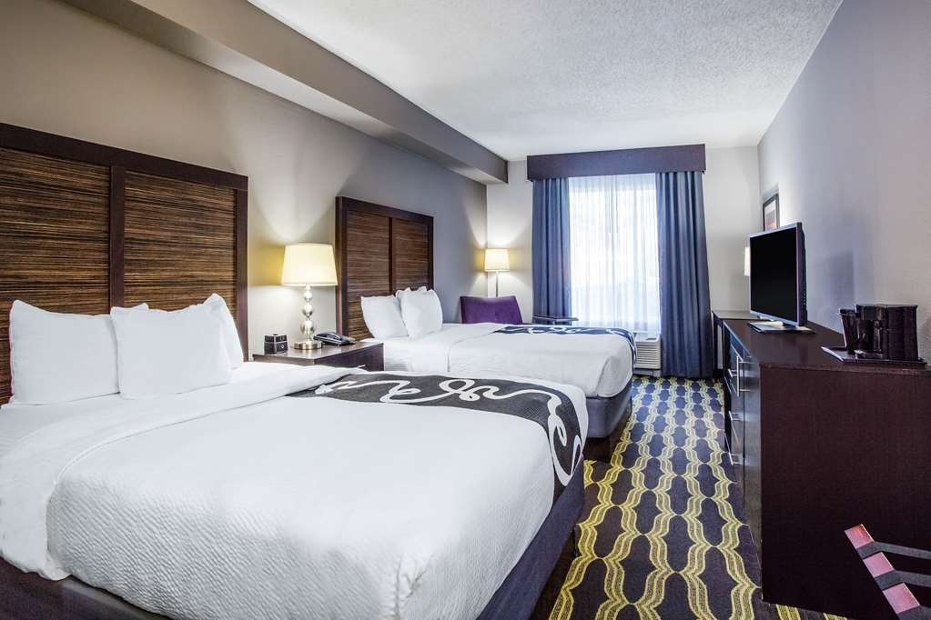 La Quinta Inn & Suites by Wyndham Lynchburg at Liberty Univ. - photo 20